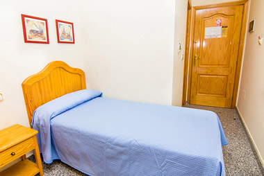 Hostal Los Corchos in Fuengirola: Find Hotel Reviews, Rooms, and Prices on